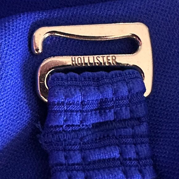 ~SOLD~ Blue ribbed bikini top by Hollister- Medium/ 34C/ 36B/ 32DD/ 34D - Picture 3 of 4